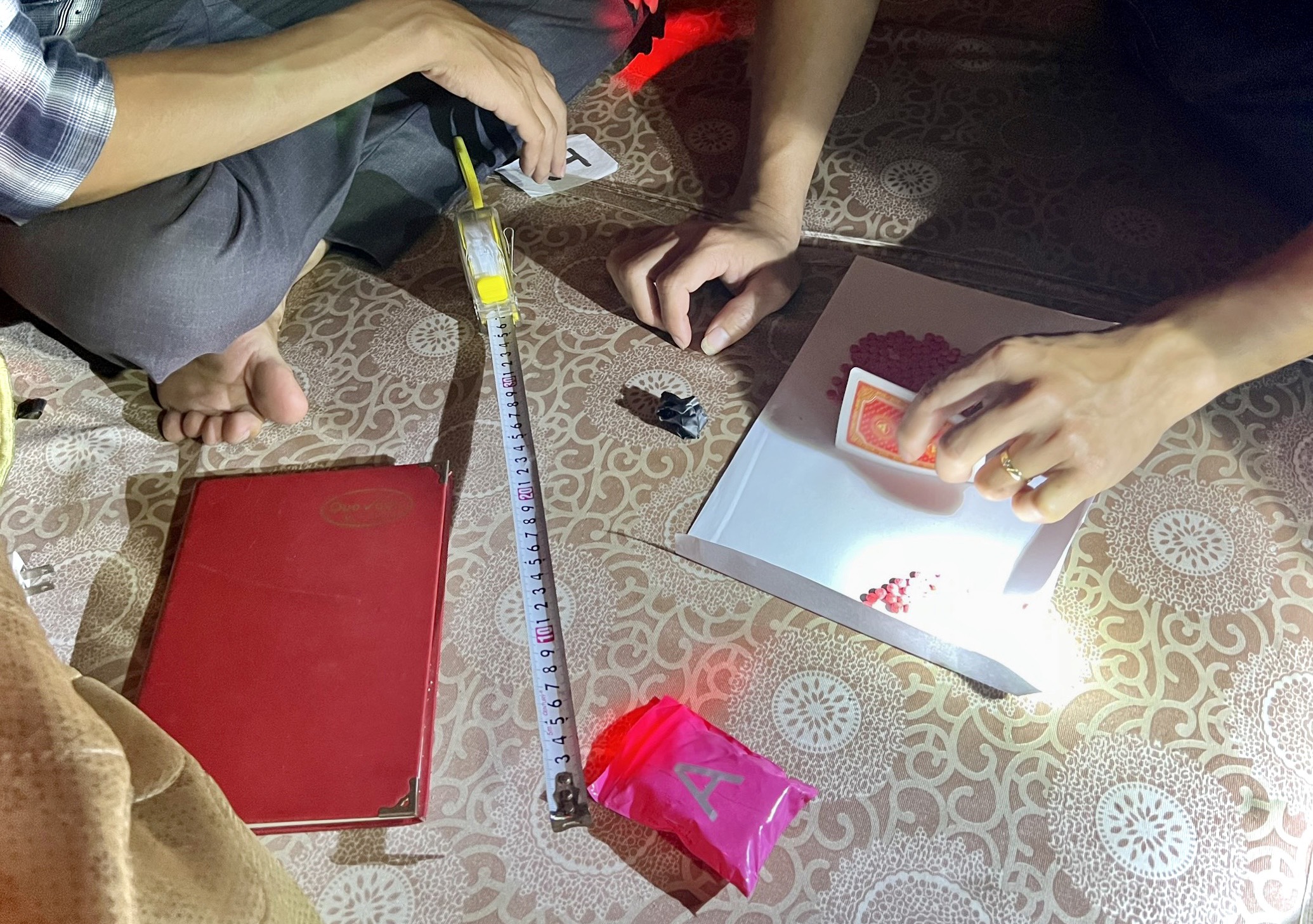 Tang vật liên quan các đối tượng tổ chức sử dụng trái phép chất ma túy tại Nhà nghỉ “B.T”